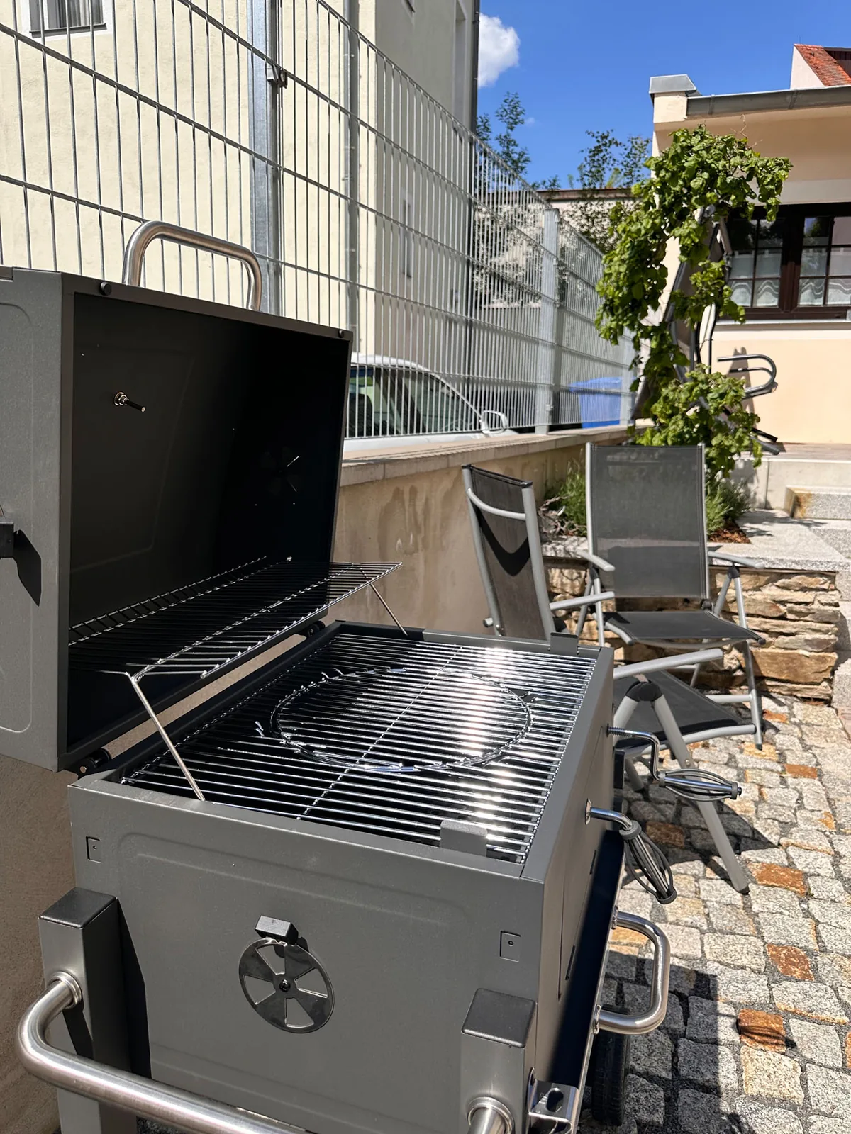 Grill im Außenbereich der Ferienwohnung Altstadtglück