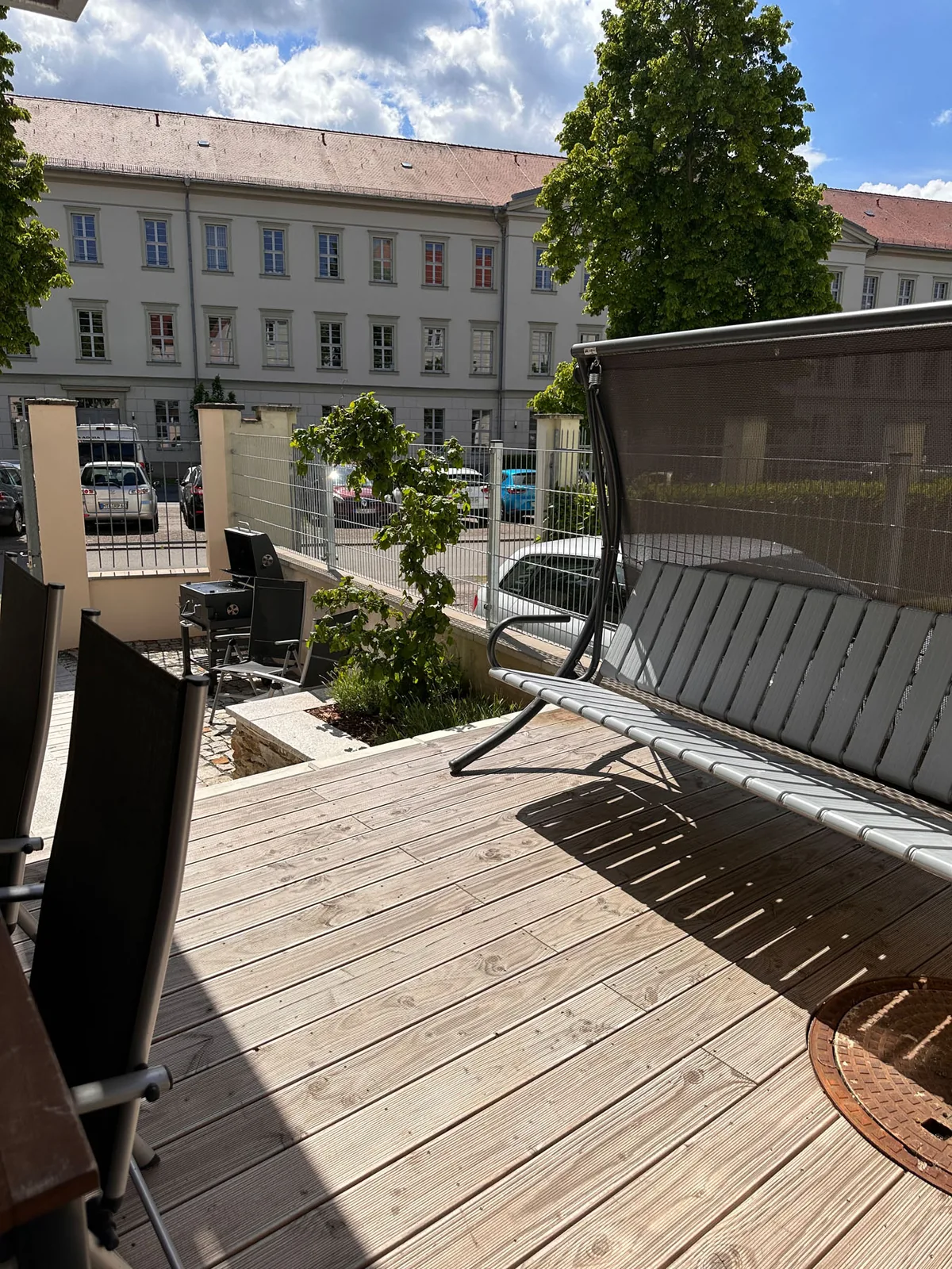 Hollywoodschaukel im Innenhof der Ferienwohnung Altstadtglück