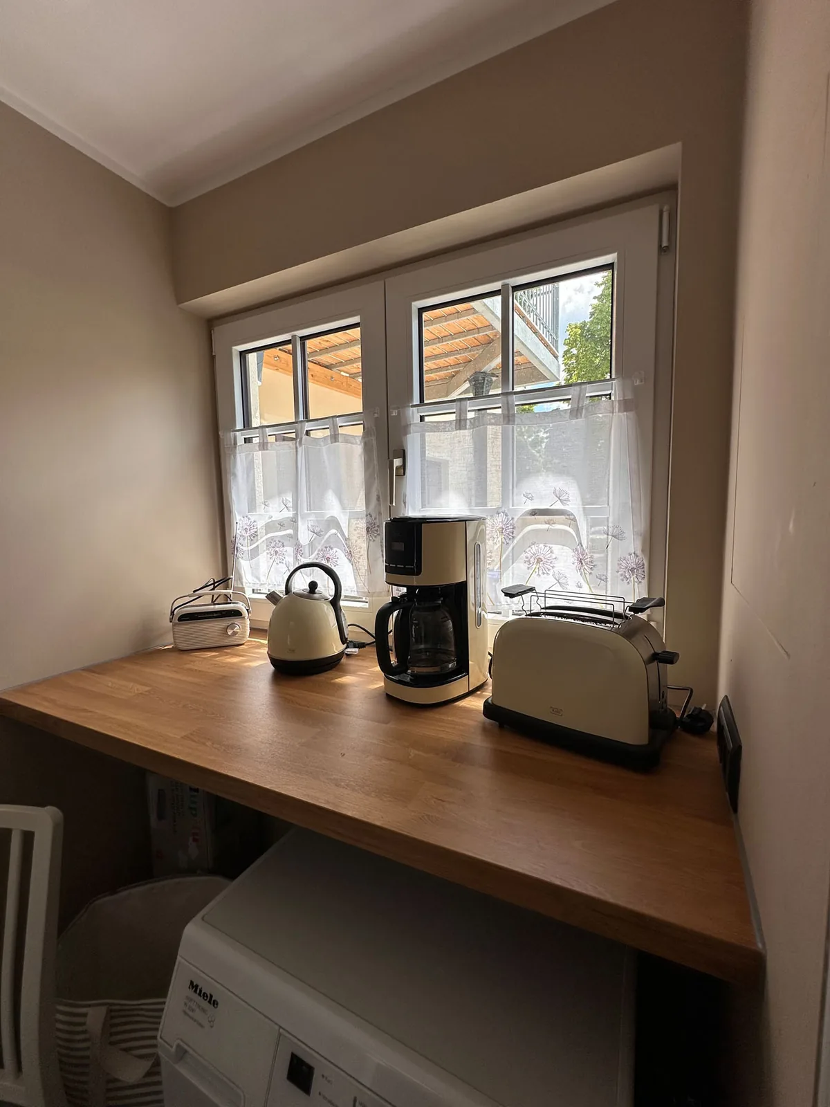 Küche mit Kaffeemaschine in der Ferienwohnung Altstadtglück