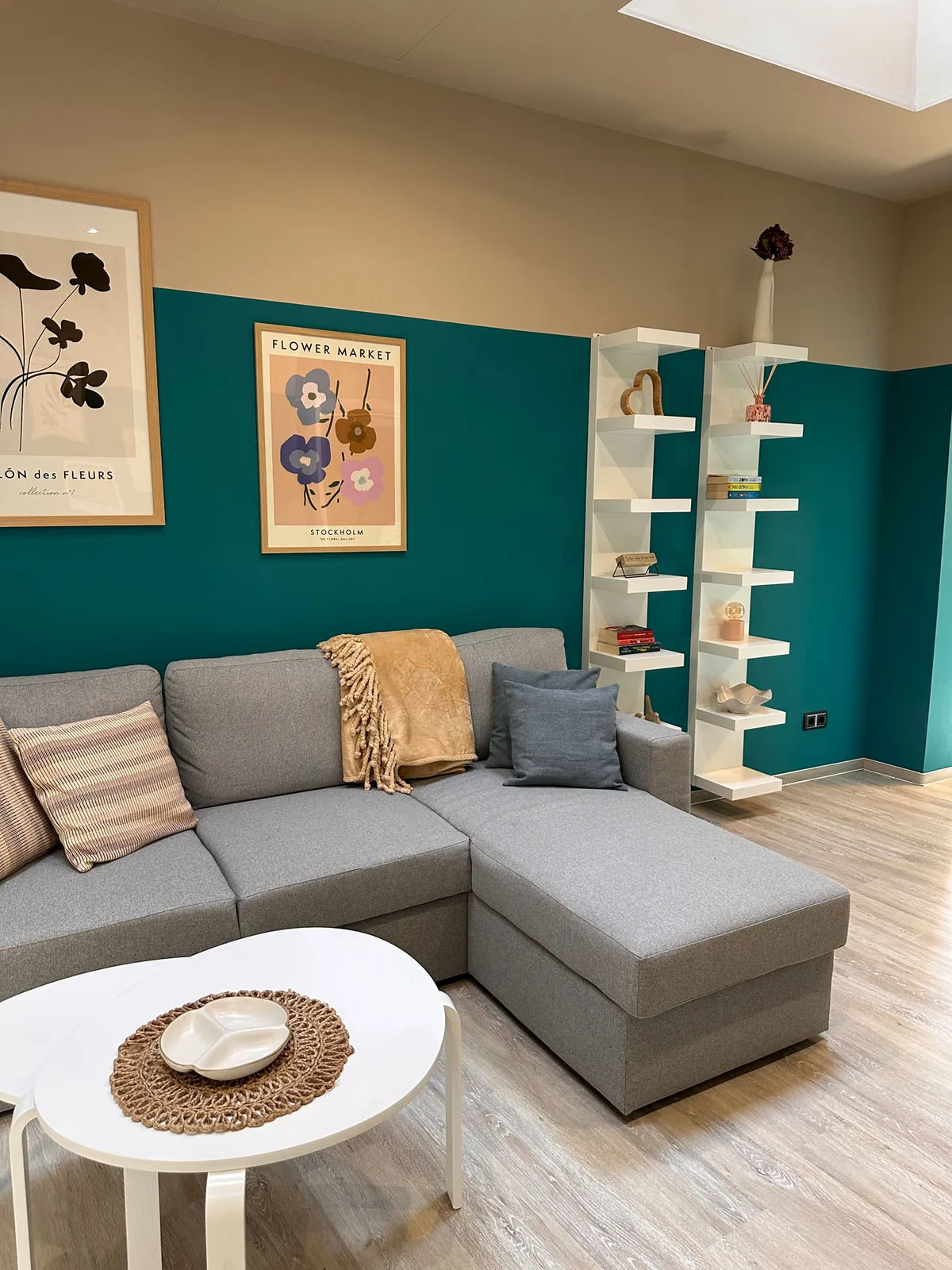 Wohnzimmer mit Schlafcouch der Ferienwohnung Altstadtglück in Torgau