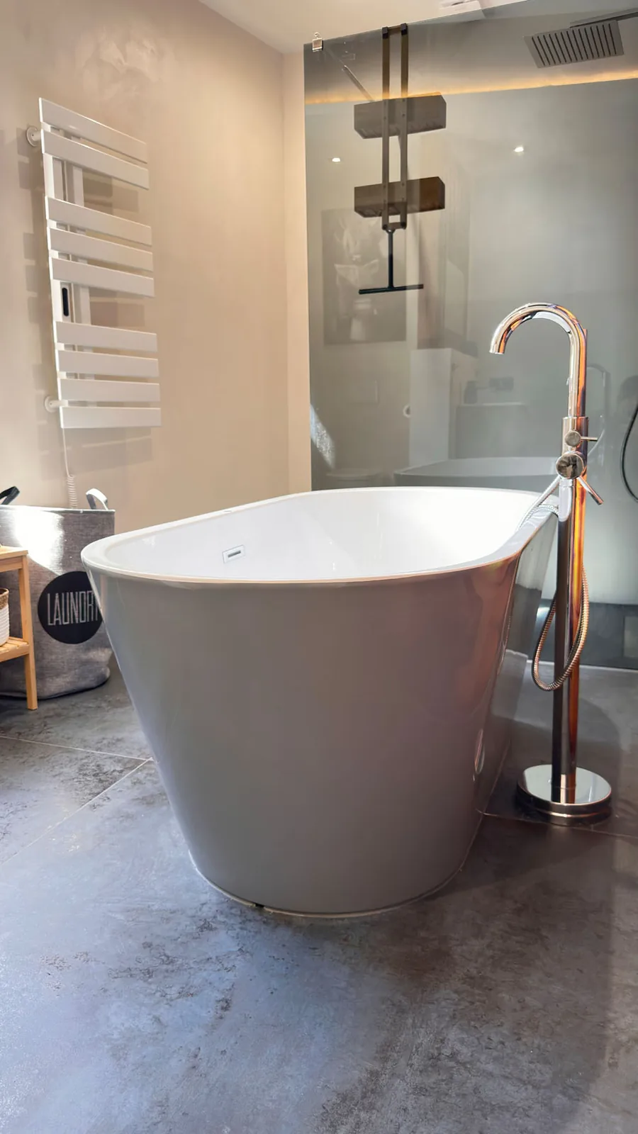 Freistehende Badewanne in der Ferienwohnung Schlossblick in Torgau