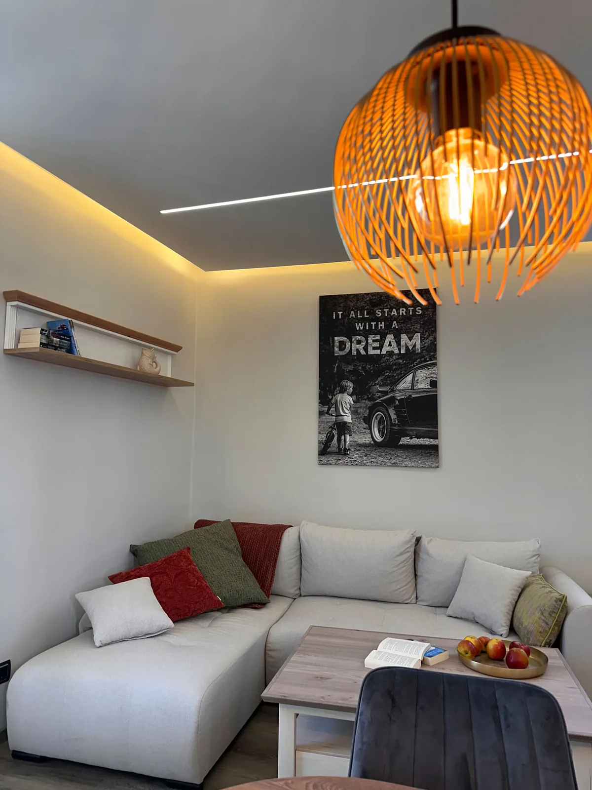 Wohnzimmer mit Schlafcouch in der Ferienwohnung Schlossblick