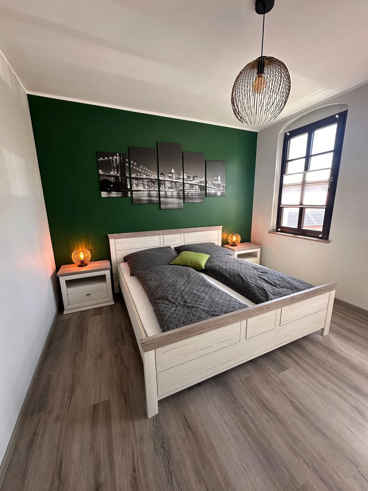 Zweites Schlafzimmer mit Doppelbett in der Ferienwohnung Schlossblick