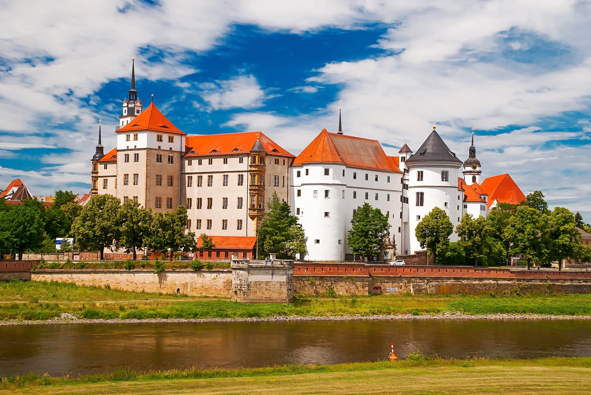 Schloss Hartenfels in Torgau von der Elbseite